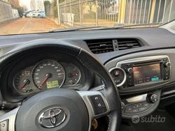 Grigio Usata 2013 Toyota Yaris Lounge Tre volumi | 6500 € (Buon prezzo)