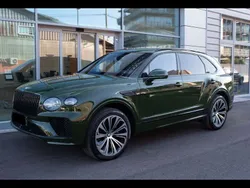 Verde Nuova 2024 Bentley Bentayga SUV | 270.000 €