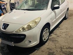 Bianco Usata 2011 Peugeot 206+ Due volumi | 4000 € (Molto cara)