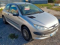 Grigio Usata 2001 Peugeot 206 | 1500 € (Buon prezzo)