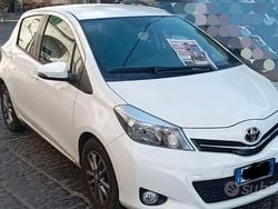 Bianco Usata 2014 Toyota Yaris Lounge Tre volumi | 7900 € (Buon prezzo)