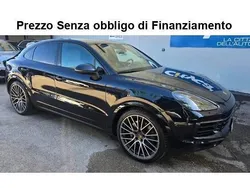 Blu/azzurro(met.) Usata 2021 Porsche Cayenne SUV | 64.500 € (Super prezzo)