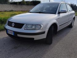 Grigio Usata 1999 VW Passat Tre volumi | 2600 €