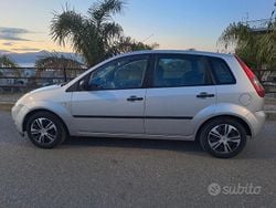 Grigio Usata 2004 Ford Fiesta Tre volumi | 2300 € (Molto cara)