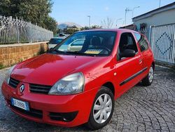Rosso Usata 2006 Renault Clio II Tre volumi | 1600 €