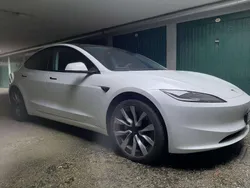 Bianco Usata 2023 Tesla Model 3 Long Range Tre volumi | 42.500 € (Molto cara)