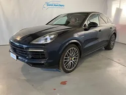 Blu/azzurro(met.) Usata 2021 Porsche Cayenne SUV | 69.900 € (Buon prezzo)