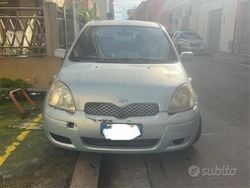 Usata 2004 Toyota Yaris Due volumi | 1450 € (Buon prezzo)