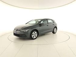 Dolphin grey metallizzato Usata 2023 VW Golf Life Tre volumi | 22.500 € (Buon prezzo)