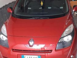 Rosso Usata 2011 Renault Scénic III Monovolume | 3800 € (Buon prezzo)