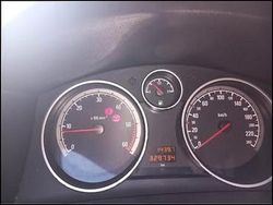 Grigio Usata 2010 Opel Astra Tre volumi | 2500 € (Molto cara)