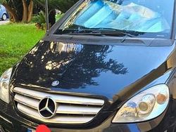 Nero Usata 2006 Mercedes 180 Tre volumi | 2600 €