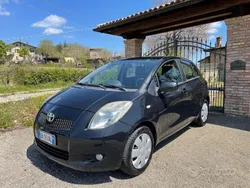 Usata 2006 Toyota Yaris Sol Tre volumi | 2900 € (Buon prezzo)