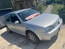 Argento Usata 2002 VW Golf IV Highline Tre volumi | 2900 € (Buon prezzo)