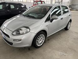 Grigio Usata 2017 Fiat Punto Tre volumi | 2500 € (Super prezzo)