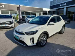 Bianco Usata 2023 Kia Stonic Urban SUV | 15.900 € (Buon prezzo)