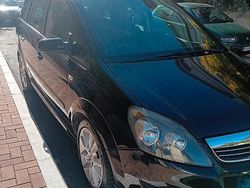 Nero Usata 2009 Opel Zafira Monovolume | 1500 €
