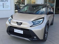 Ginger beige/nero Usata 2024 Toyota Aygo X Lounge SUV | 18.000 € (Cara)