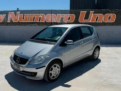 Grigio Usata 2009 Mercedes A180 Elegance Tre volumi | 3699 € (Cara)