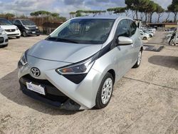 Grigio Usata 2021 Toyota Aygo Connect Style Due volumi | 12.800 € (Buon prezzo)