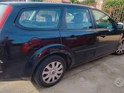 Nero Usata 2005 Ford Focus Station wagon | 1300 € (Buon prezzo)