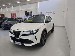 Bianco Nuova 2025 Alfa Romeo Junior Edizione Speciale SUV | 30.900 € (Cara)