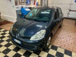Blu Usata 2009 Renault Clio II Dynamique Tre volumi | 3390 € (Buon prezzo)
