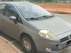 Grigio Usata 2005 Fiat Grande Punto Due volumi | 2000 € (Molto cara)