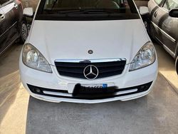 Bianco Usata 2010 Mercedes A160 Tre volumi | 4000 € (Buon prezzo)
