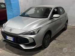 Grigio Nuova 2025 MG MG3 Due volumi | 15.500 € (Buon prezzo)