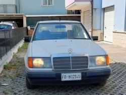 Bianco Usata 1990 Mercedes 250 Tre volumi | 4000 €