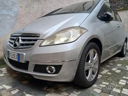 Grigio Usata 2011 Mercedes A160 Tre volumi | 3000 € (Ottimo prezzo)