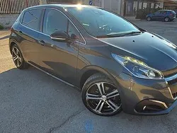 Usata 2016 Peugeot 208 GT-line Due volumi | 7999 € (Buon prezzo)
