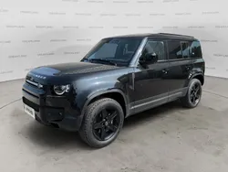 Santorini black Usata 2023 Land Rover Defender SE SUV | 63.800 € (Buon prezzo)