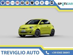Bianco pastello Usata 2022 Fiat 500e La Prima Due volumi | 19.450 € (Cara)