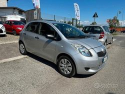 Grigio Usata 2008 Toyota Yaris Tre volumi | 3990 € (Buon prezzo)
