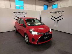 Rosso / metallizzato Usata 2016 Toyota Yaris Hybrid Active Tre volumi | 9900 € (Buon prezzo)