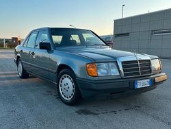 Grigio Usata 1989 Mercedes E200 Tre volumi | 4000 €