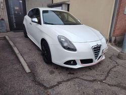 Bianco metallizzato Usata 2012 Alfa Romeo Giulietta Exclusive Tre volumi | 4990 € (Buon prezzo)
