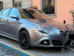 Grigio Usata 2014 Alfa Romeo Giulietta Distinctive Tre volumi | 9800 € (Cara)