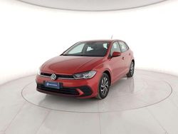 Bordeaux metallizzato Usata 2023 VW Polo Life Tre volumi | 16.900 € (Buon prezzo)