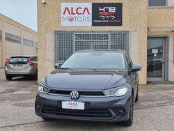 Smoky grey Nuova 2025 VW Polo Edition Tre volumi | 21.990 € (Buon prezzo)