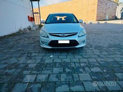 Grigio Usata 2011 Hyundai i30 Tre volumi | 4500 € (Cara)