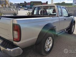 Grigio Usata 2011 Nissan Navara Pick-up | 14.500 € (Buon prezzo)