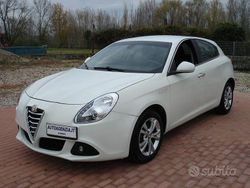 Bianco pastello Usata 2010 Alfa Romeo Giulietta Progression Due volumi | 7000 € (Buon prezzo)