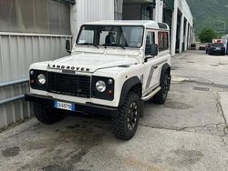 Bianco Usata 1998 Land Rover Defender SUV | 22.000 € (Buon prezzo)