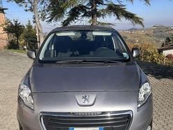 Usata 2015 Peugeot 5008 Allure Monovolume | 6500 € (Buon prezzo)