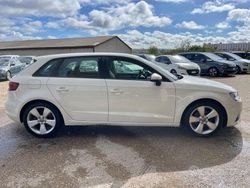 Bianco metallizzato Usata 2013 Audi A3 Ambiente Due volumi | 13.200 € (Molto cara)