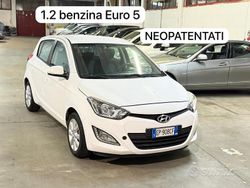 Bianco Usata 2013 Hyundai i20 Edition Tre volumi | 2400 € (Super prezzo)