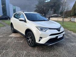 Bianco Usata 2016 Toyota RAV4 Hybrid Lounge SUV | 17.900 € (Molto cara)